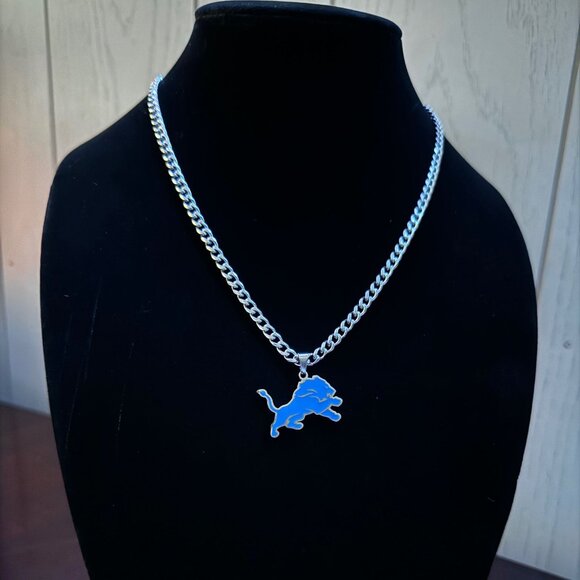 Nfl Apparel Jewelry - Detroit Lions Necklace - 5mm Cuban - 22" Silver Chain - Blue - Football